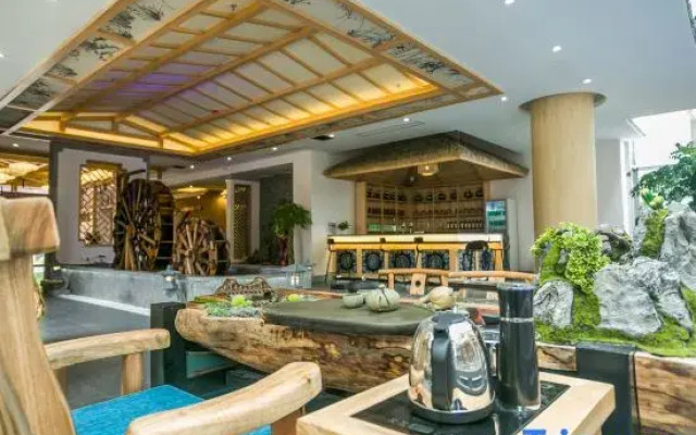 Mengtu Hotel, No.1 West Street, Zhangjiajie (Tianmenshan Cableway Branch)