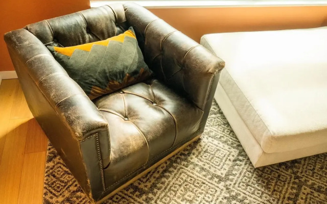 Designer, Spacious 1BD in Historic District