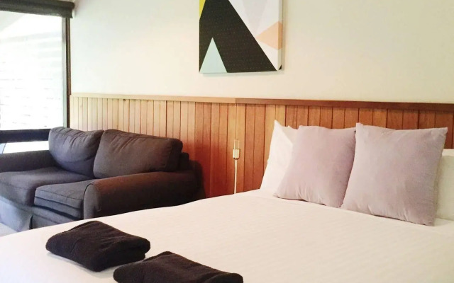 Port O Call Motel