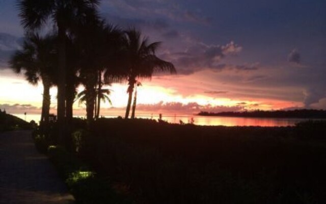 La Peninsula Blvd Condo