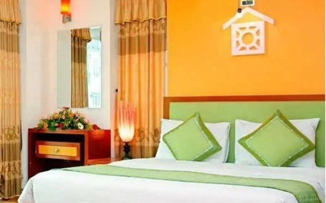 Van Mieu Hotel