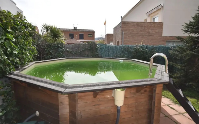 Big House pool and golf