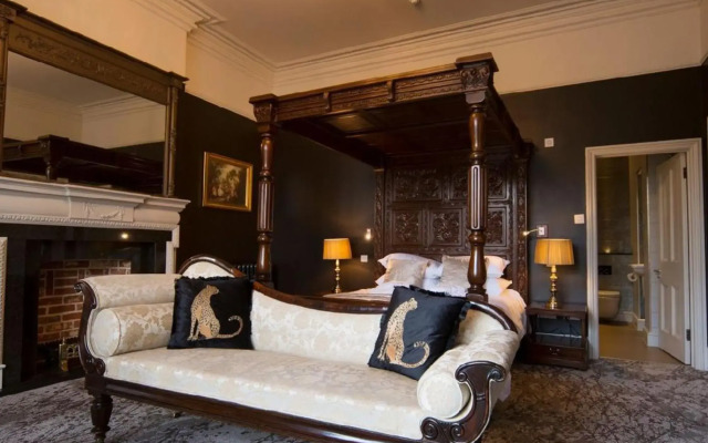 East Walls Hotel