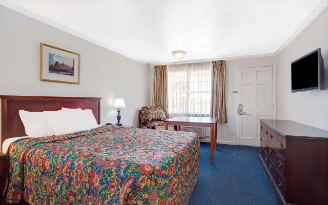 Days Inn by Wyndham Everett