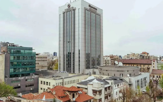 Sunny 2BR Flat-Top Location-Amazing Views