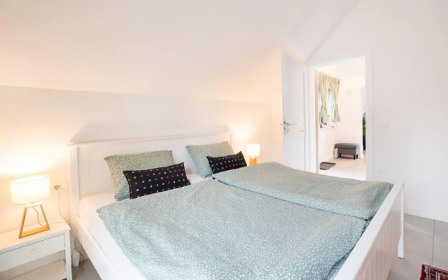 Apple tree apartment