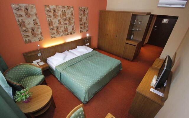 Max Inn Hotel