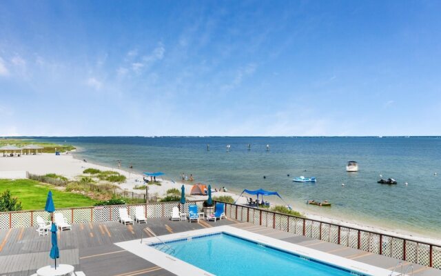 Palm Beach Club by Surfside VR