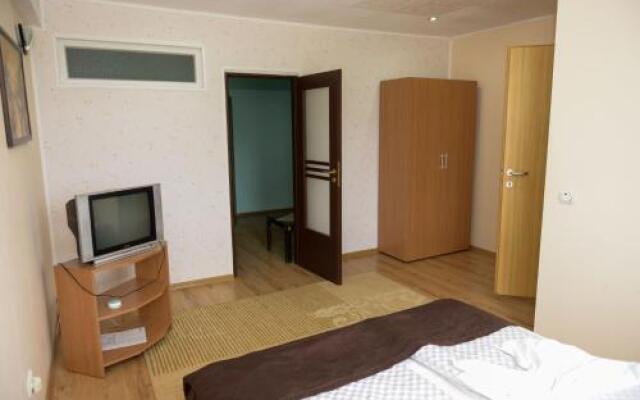 Hostel Roata Cu Noroc