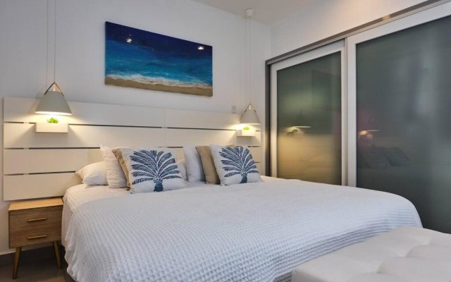 Luxury 2-Bedroom Condo with Ocean and Sunset Views