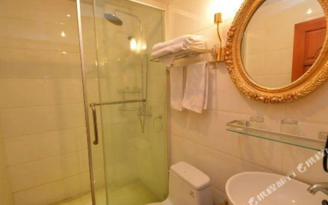 Nanjing jinzuo creative Hotel