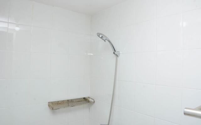 Cozy Stay 2BR Bassura City Apartment near Mall