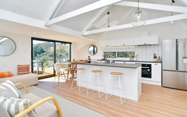 Akaroa Harbour View - Christchurch Holiday Homes