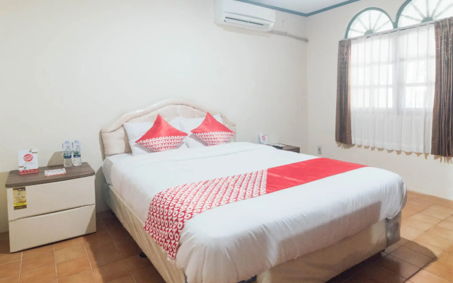 OYO 1688 Collin Beach Hotel