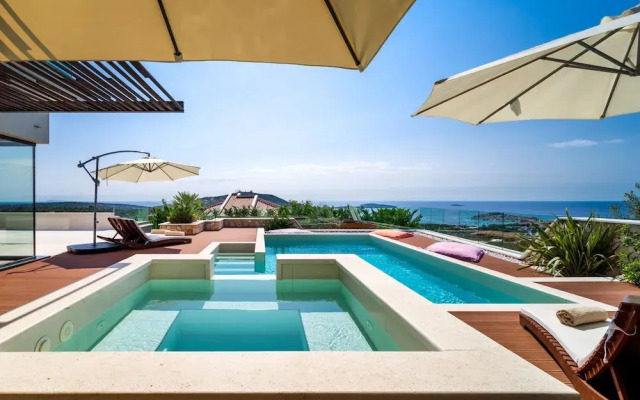 Luxury Villa Golden Eye