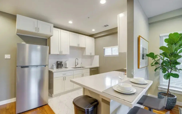 Pet-friendly Houston Apartment: Walk to Midtown!