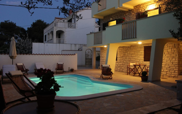 Holiday house Silvia - open pool: Supetar. Island Brac