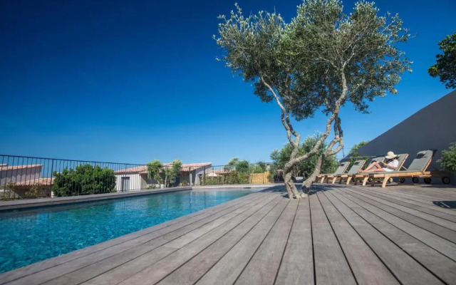 Villa Madra