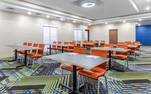 Holiday Inn Express & Suites Kearney by IHG