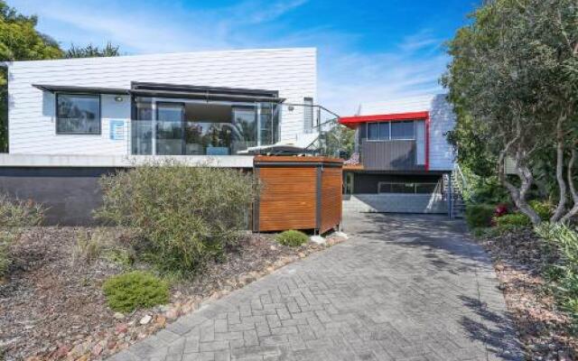 Barefoot Bungalow - Castaways Beach