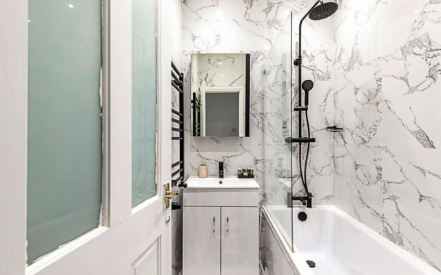 Stylish Hideaway Flat at Milton Park Highgate