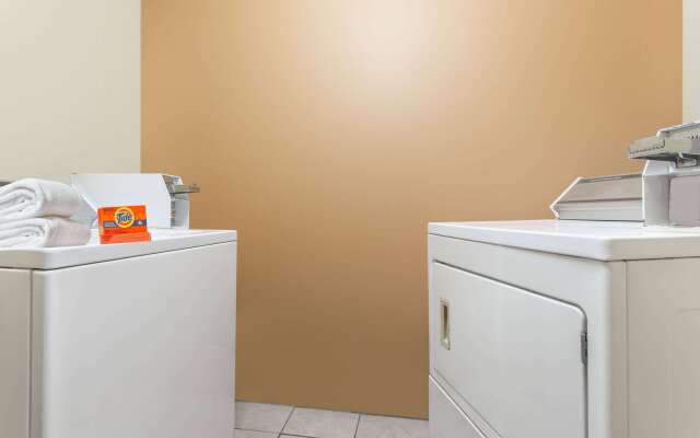 Days Inn by Wyndham Orange