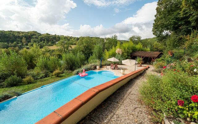 Cosy House With Spectacular Views and Private Pool