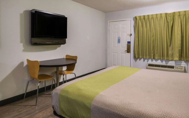 Motel 6 Irving, TX - Loop 12