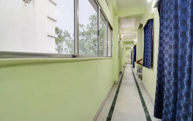 Spot On 45094 Hotel Madhu Complex
