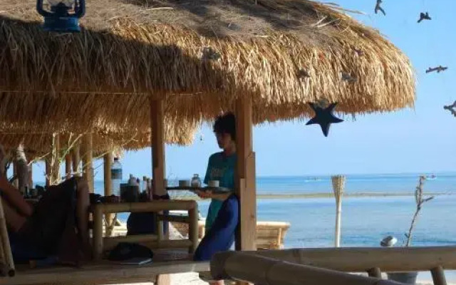 Star Bar and Bungalows