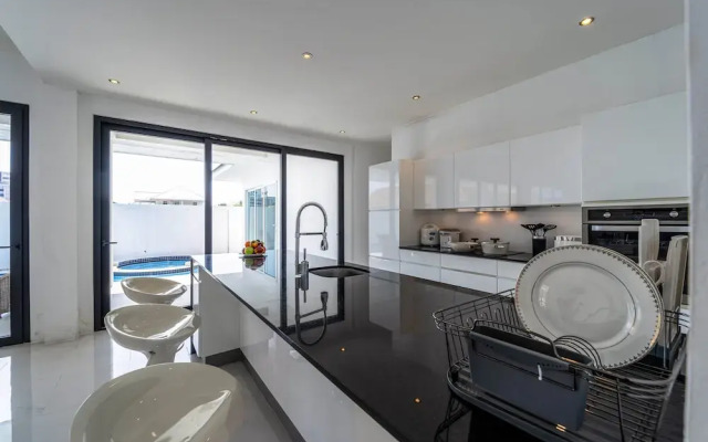 Modern Large 2 Bedroom Pool Villa - PV2