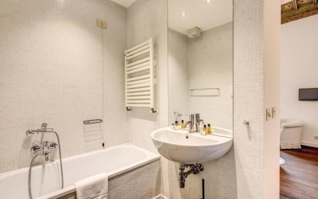 Piazza Farnese exclusive view 2 bedroom en suite