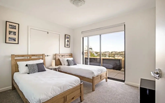 Pyrmont Harbour View Penthouse