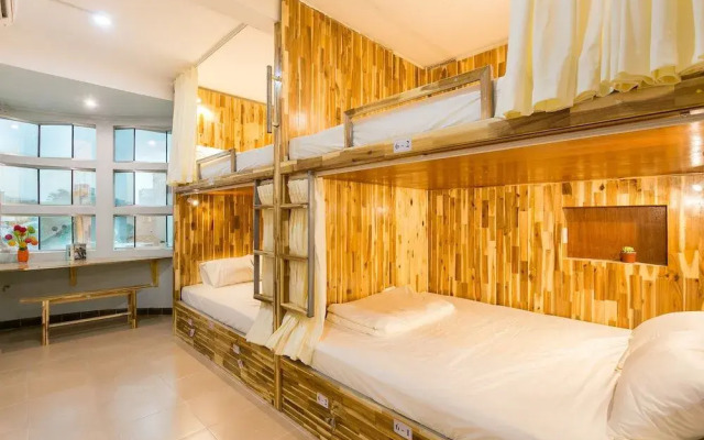 Yelo 2 Hostel