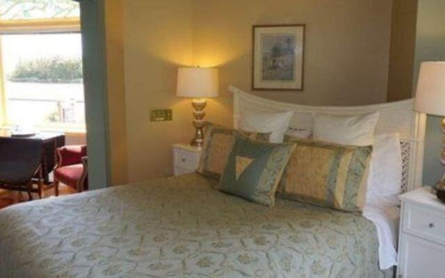 Dashwood Manor Seaside Bed & Breakfast