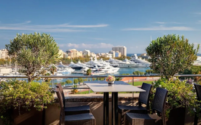 Duquesa Suites Landmark Hotel by Duquessa Hotel Collection