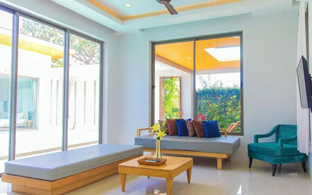Alhambra Pool Villas & Pool Access Rooms