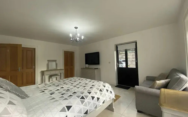 Mountain View Retreat in Rostrevor With hot Tub