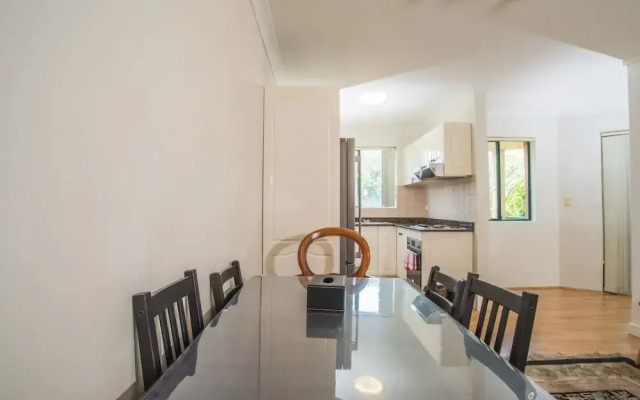 Spacious & Cozy Apartment In Heart Of Redfern