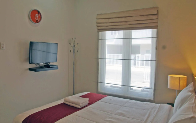 RedDoorz near Plaza Marina