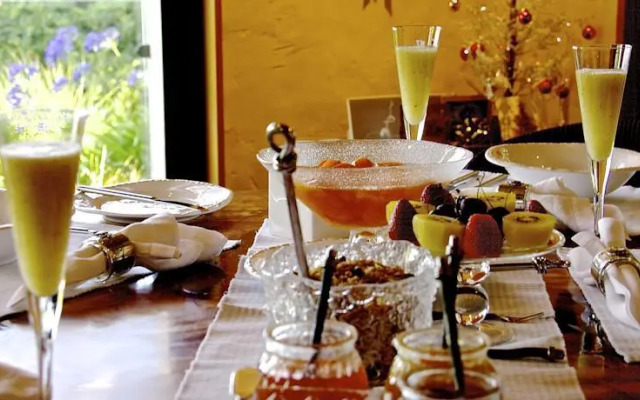 The Loft Art Studio & Premium Bed and Breakfast