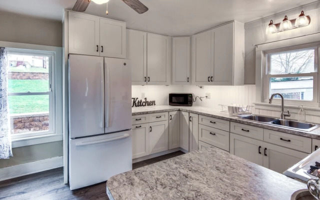 Family-friendly Altoona Abode w/ Spacious Patio!