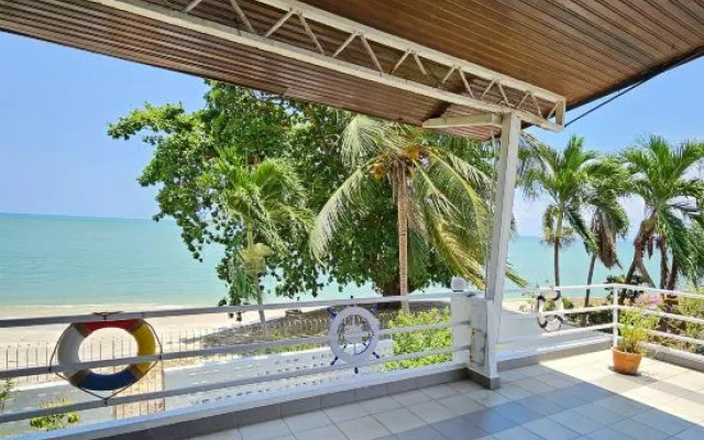 Little Heaven by Sky Hive, A Beach Front Bungalow