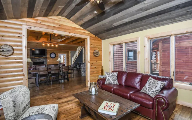 Footsteps from Fun 1 Bedroom House