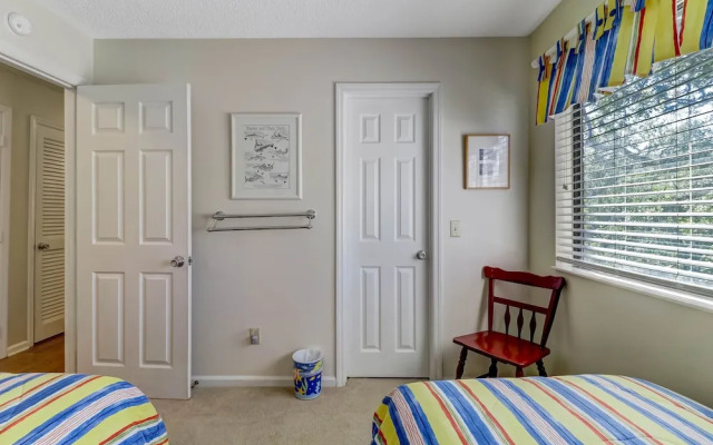 Dog Friendly Forest Ridge Condo Close to Beach by RedAwning