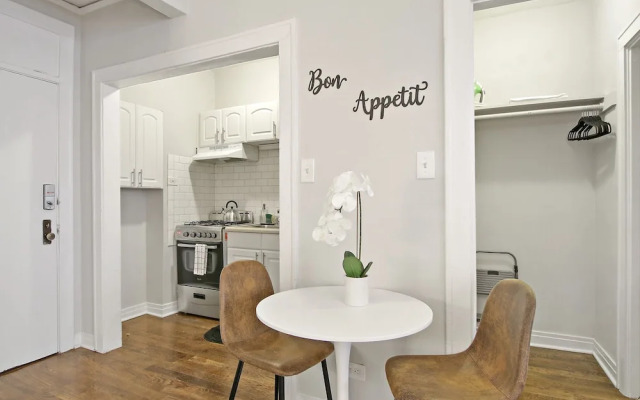 Studio Apt - Dorchester 203