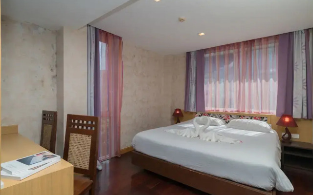 The Kris Condo by Knock-Knock