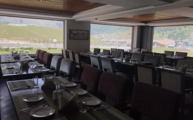 Country Inn & Suites by Radisson, Sonamarg
