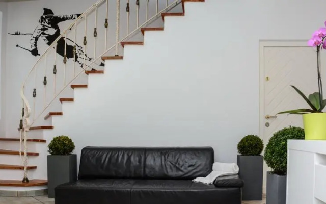 Jacks Lake & Mountain (JLM) Hostel