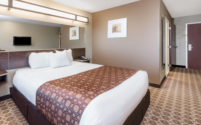 Microtel Inn & Suites by Wyndham Dickinson